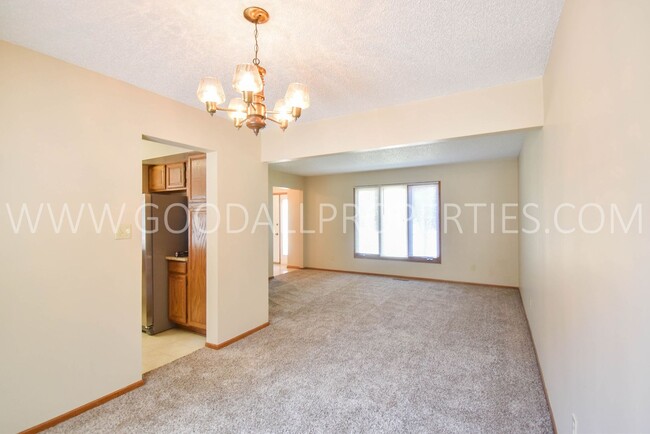 Building Photo - 3 Bedroom West Des Moines Home for Rent