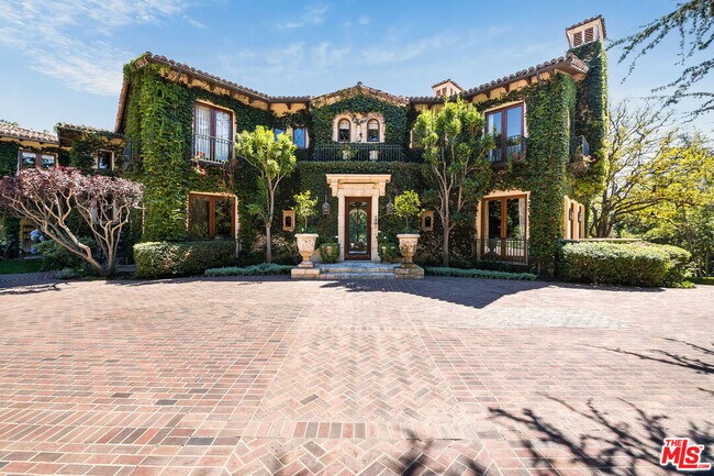 Building Photo - 1550 Amalfi Dr