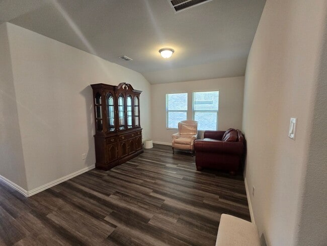 Building Photo - Fantastic in Fate!