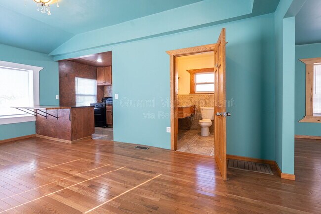 Building Photo - 421 N Emporia Ave