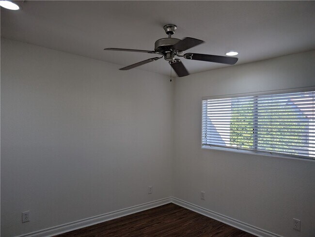 Building Photo - 2110 Almeria St