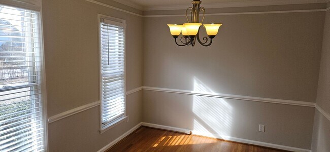 Building Photo - Beautiful, Hard to Find 4br/2.5ba in Cary! Available Now!