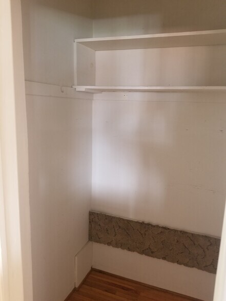 Building Photo - 729 E Providencia Ave