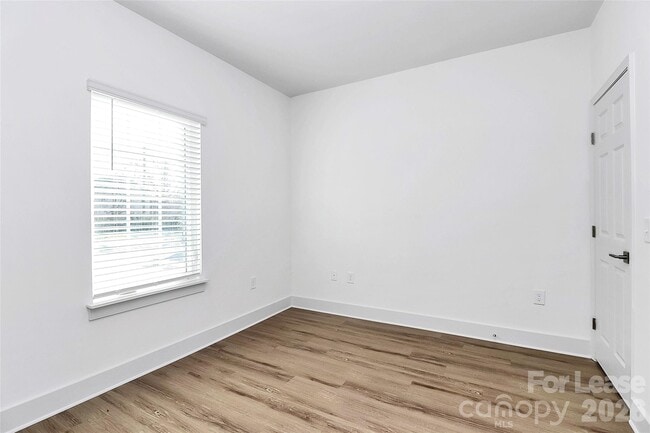 Building Photo - 3515 Markland Dr