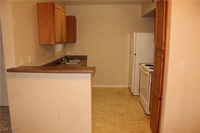 Primary Photo - 9620 W Russell Rd