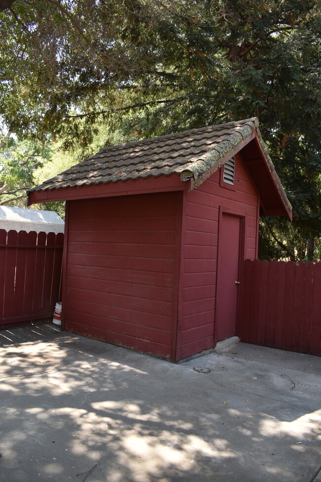 Building Photo - 7117 Pleasants Valley Rd