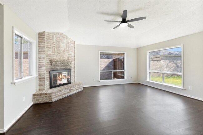 Building Photo - 16106 New Field Dr