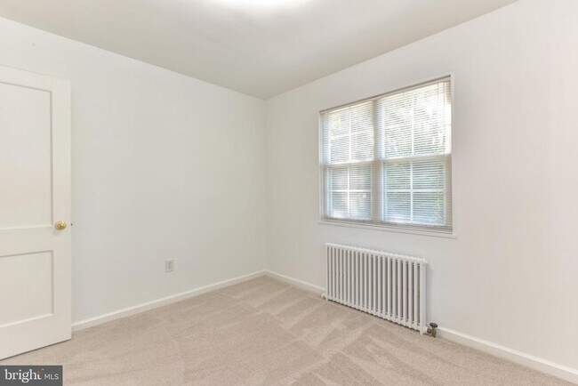 Building Photo - 1423 N Nash St