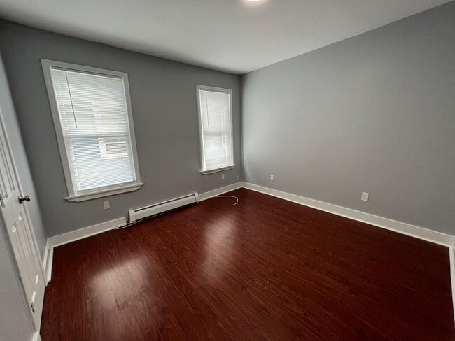 Building Photo - 677 Elm St