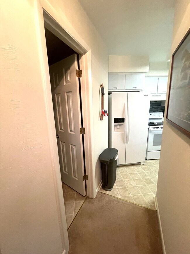 Building Photo - Ocean Pines condo fully furnished! Locatio...