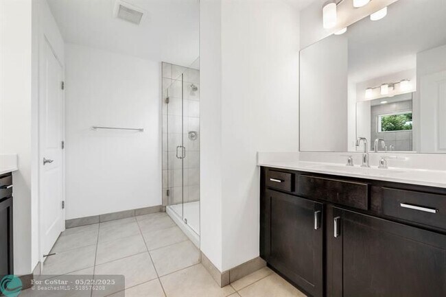 Building Photo - 210 Preserve Trl S