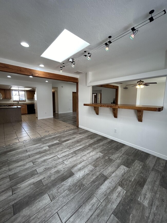 Building Photo - 6101 Equestrian Dr NW