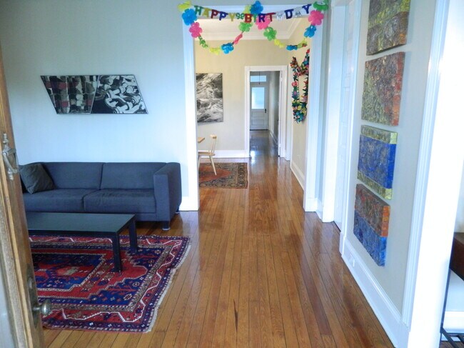 Building Photo - 6021 Coliseum St