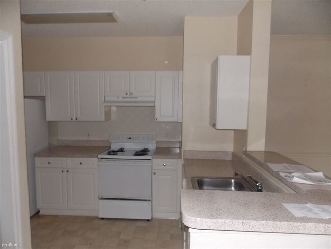 Building Photo - 18001 Richmond Place Dr