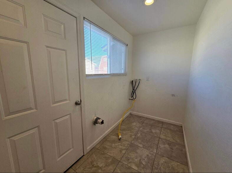 Building Photo - 4124 W Avenue L6