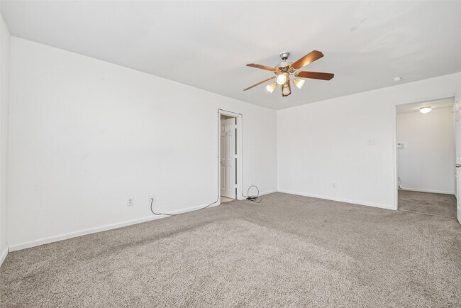 Building Photo - 15515 Waldron Cir