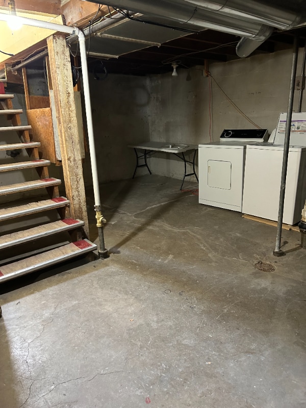 Building Photo - 610 4th Ave N