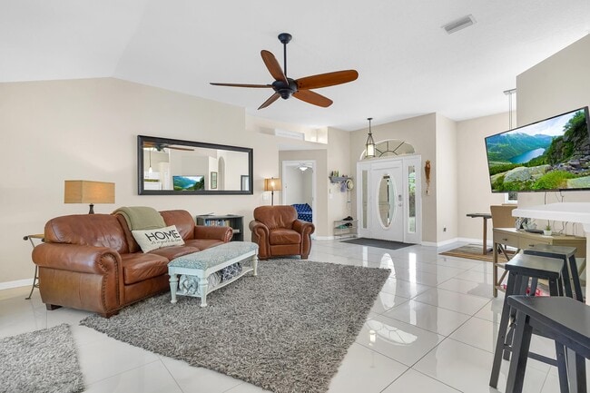 Building Photo - 308 A St