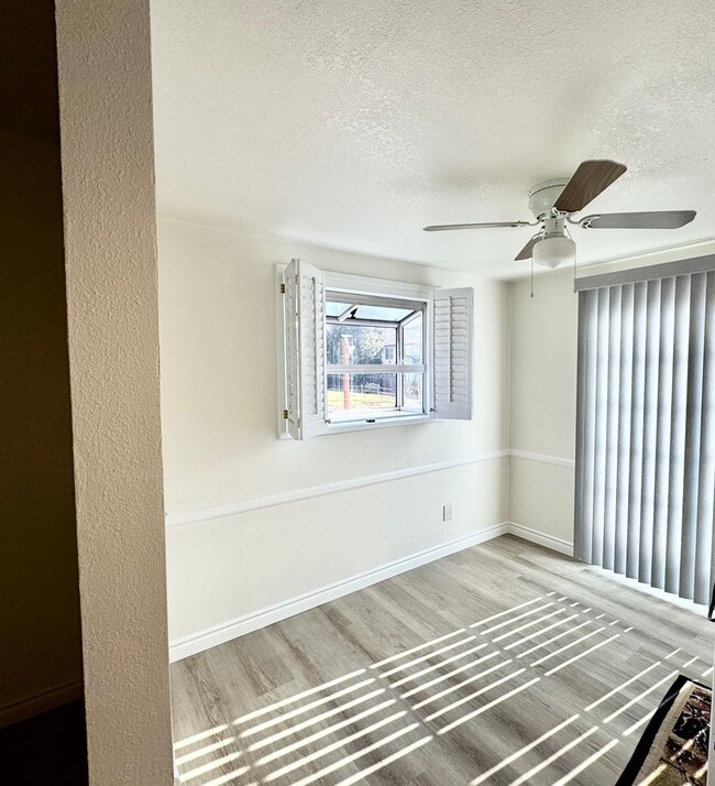 Building Photo - 5 Bedroom, 3.5 Bath, Beautiful 1,856 SQ FT...