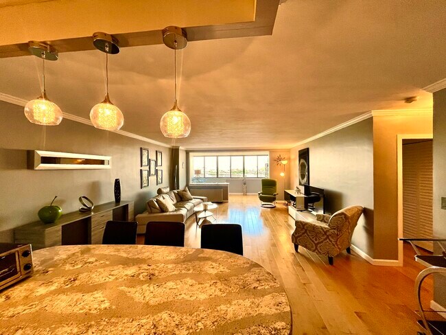 Building Photo - 8 Whittier Pl