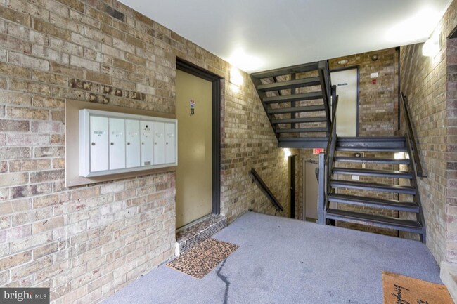 Building Photo - 10564 Twin Rivers Rd