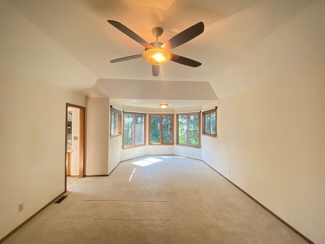Building Photo - Great location! 4B/3.5B house with an ADU