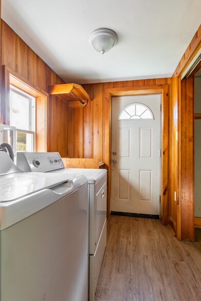 Building Photo - 89 Pecks Rd