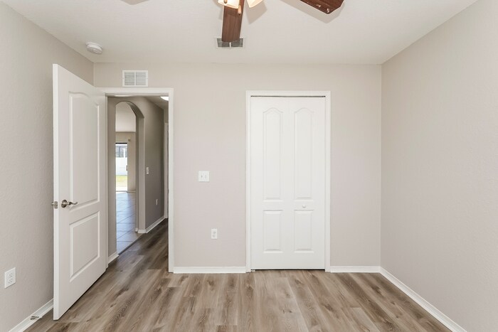 Building Photo - 5169 Ashwood Dr