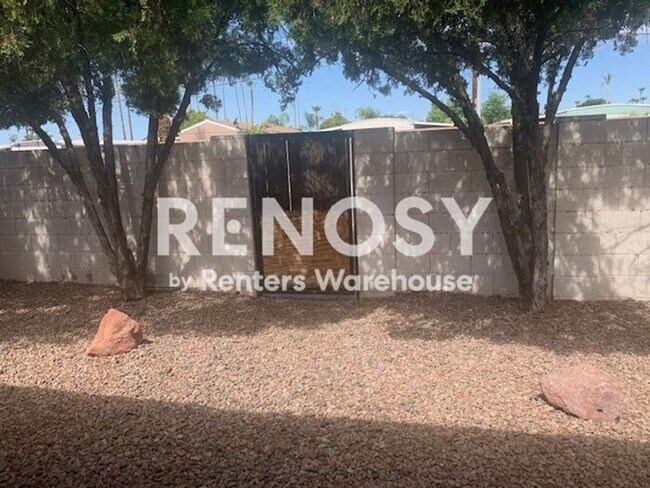Building Photo - Ideal 2 BD/2 BA/2 CG Townhome with Community Pool Near Olive & 67th in Peoria!