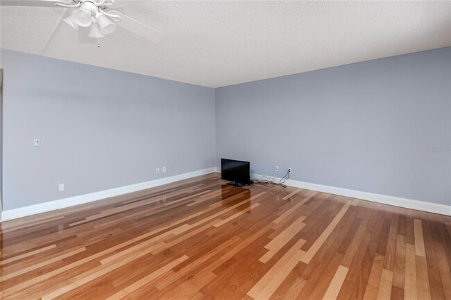 Building Photo - 736 Island Way