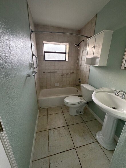 Bathroom - 3215 Roscoe Ave