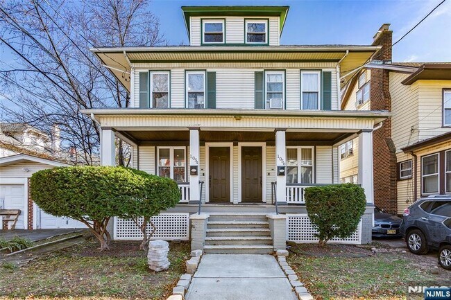 Building Photo - 1054-1056 Hunterdon Street Unit Leftside