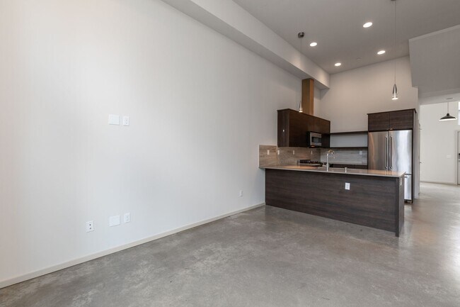 Building Photo - Stylish 3 BR/ 2/5 BA townhouse in Seattle