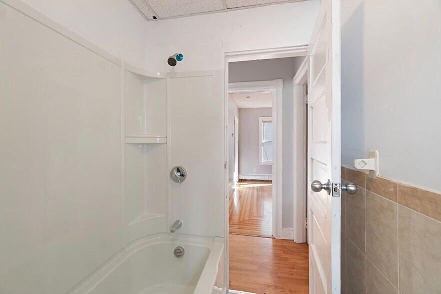 Building Photo - 1077-1077 Dexter St