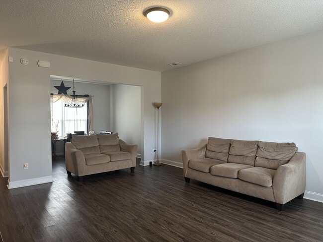 Building Photo - 345 Mcclelland Lp NE