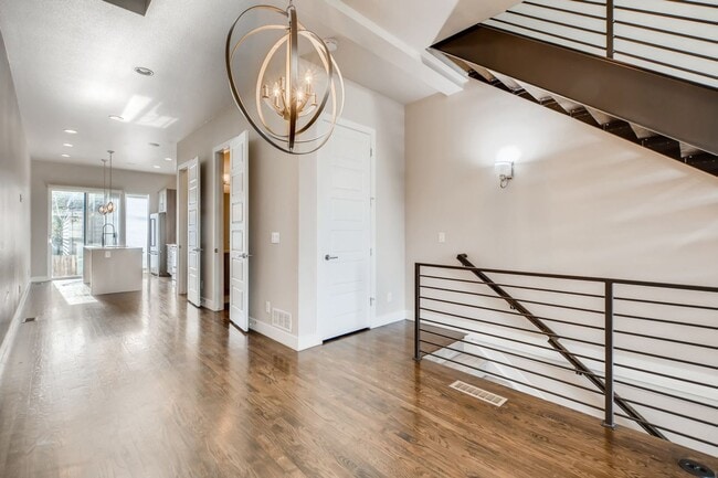 Building Photo - High Street Townhomes 3 bedroom unit with ...