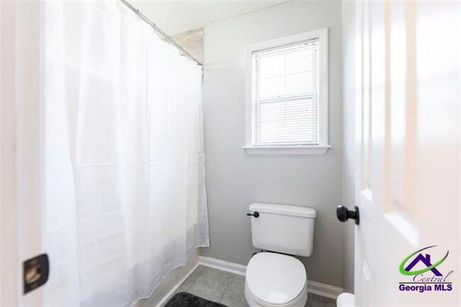 Building Photo - 104 Brittland Dr