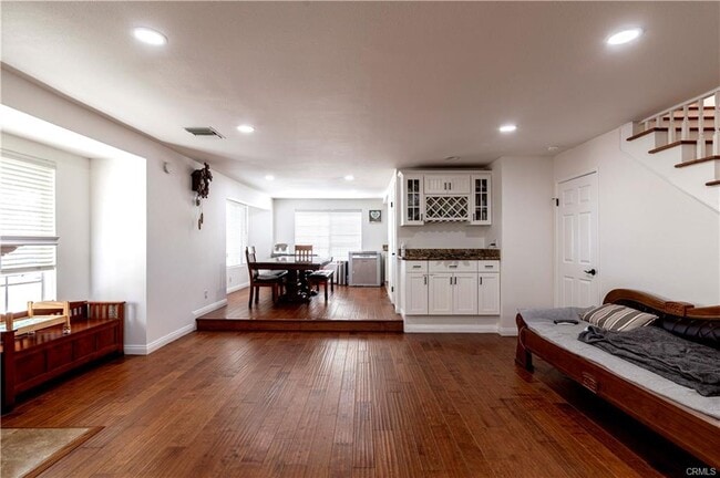 Building Photo - 410 W 220th St