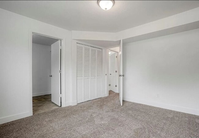 Building Photo - Fully Renovated Park Hill Townhome - 5 Bedrooms!