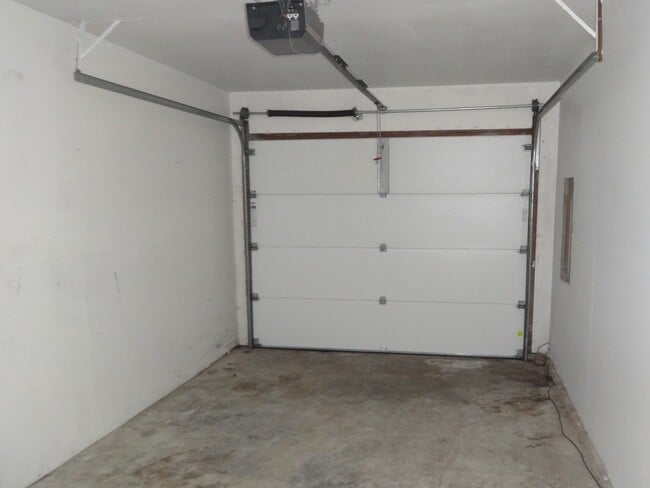 Building Photo - Convenient Gig Harbor Living, 2 Bedrooms, ...