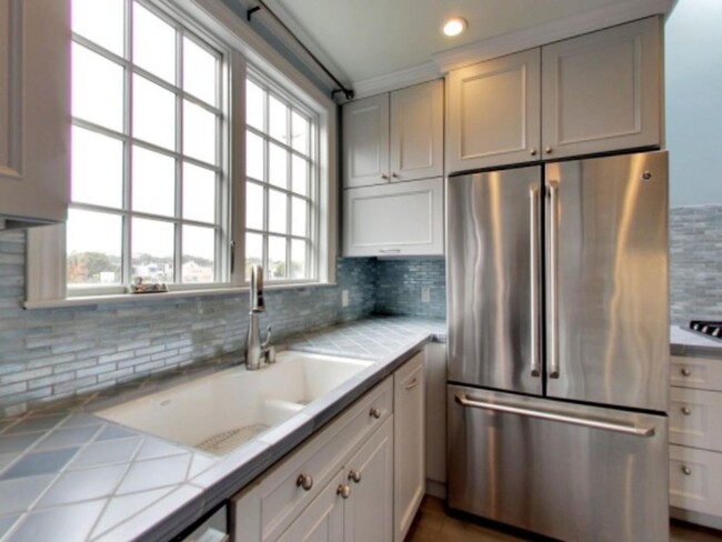 Building Photo - Spacious Four Bedroom Home in Lone Mountain