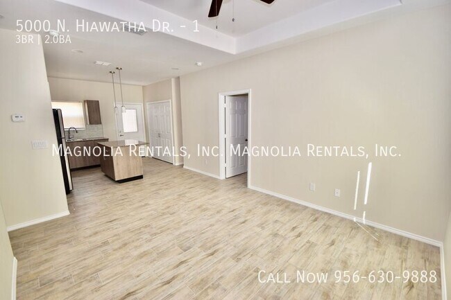Building Photo - 5000 N Hiawatha Dr