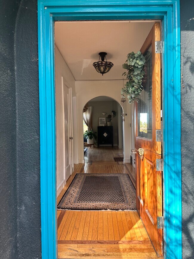 Building Photo - 890 Cragmont Ave