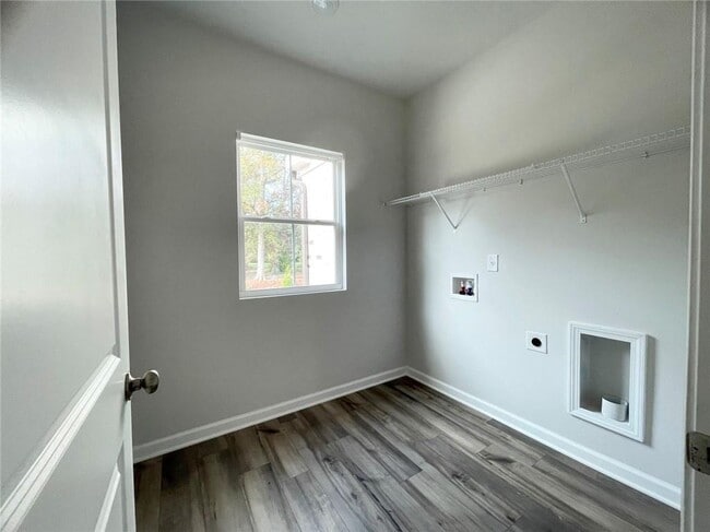 Building Photo - 305 Green Love Ln