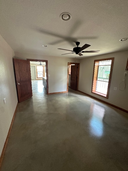 Building Photo - 4070 Old Lorena Rd