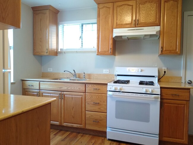 Building Photo - Park Hill 2 Bedroom 1 Bath Central Air! At...