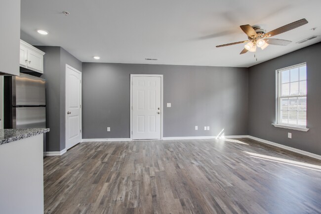 Building Photo - 138 Main St N