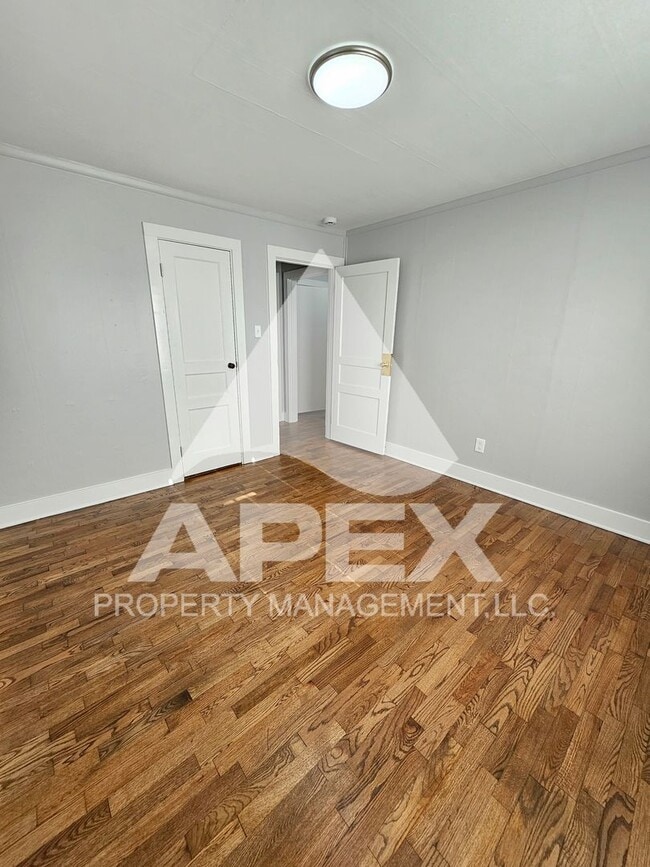Building Photo - Charming 3 Bd 1- Ba Single Family Home in ...