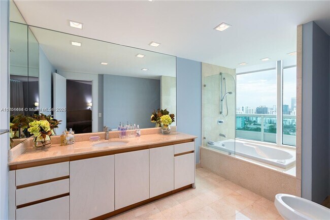 Building Photo - 1643 Brickell Ave