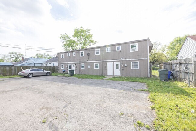 Building Photo - 3086-3092 Grasmere Ave